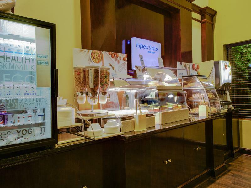 哥伦比亚克莱姆森路i-20号快捷假日套房酒店 外观 照片